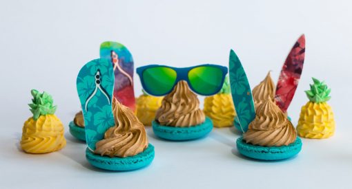 מרנג בצורות עם תבניות של נשיקה בהזמנה